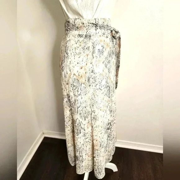Chico's Petite Faux-Snakeskin print midi skirt size 1P (8P) NWT - Picture 3 of 14